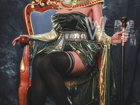 In bed with the Egyptian queen